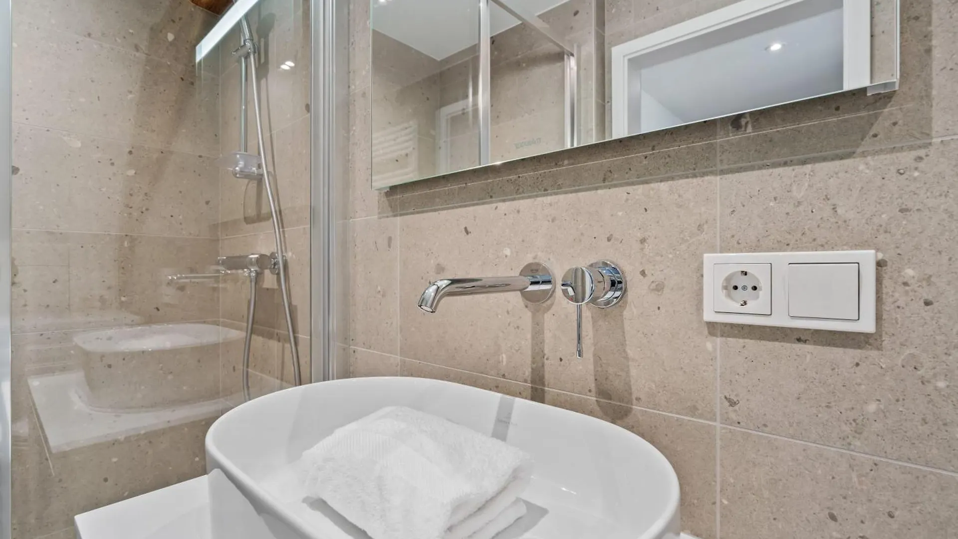 Elegant Clausen Apartment With King Bed & Wifi Luxembourg Luxembourg